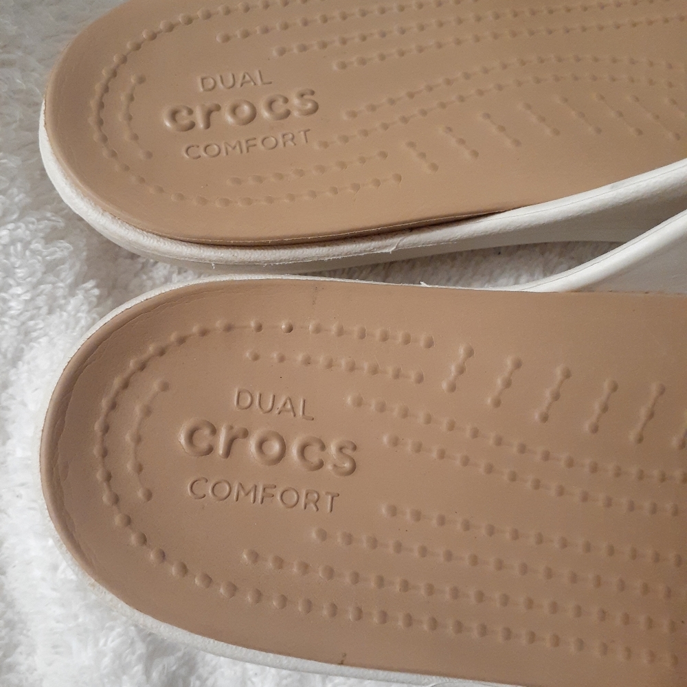 Crocs - Picture 7 of 9